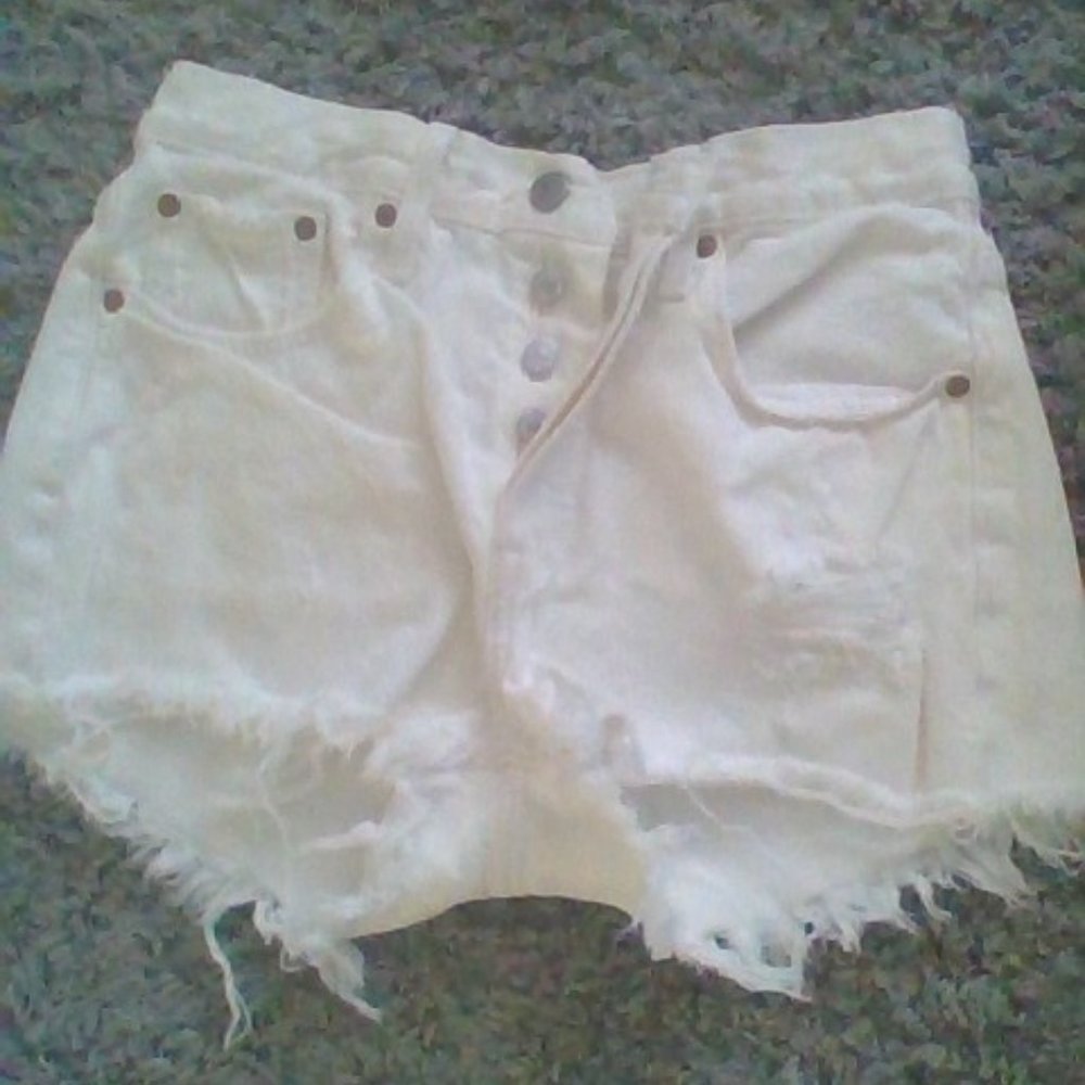 Shorts  Levis Premium  Medium  White